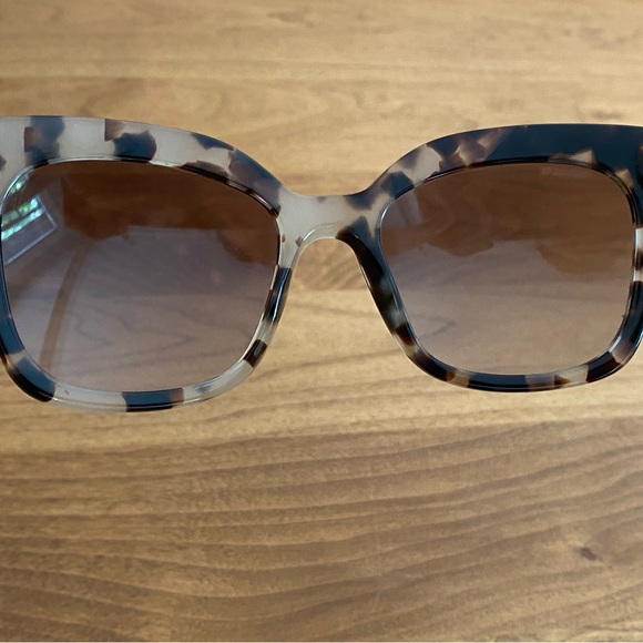 Prada tortoise shell sunglasses - Picture 7 of 9